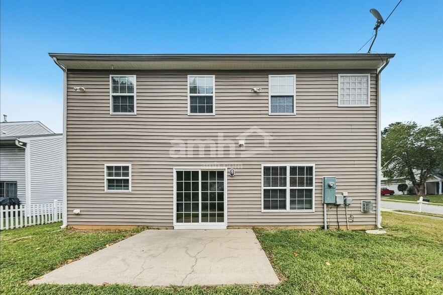 Building Photo - 1933 Sterling Hill Dr