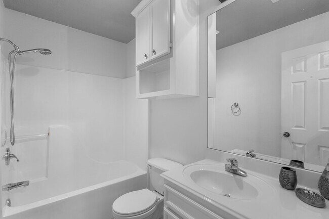Building Photo - 405 Harbor Oaks Dr