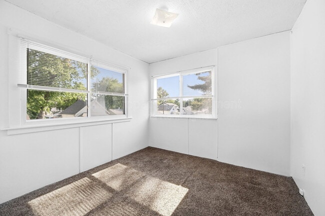 Building Photo - 1511 E Harry Ave