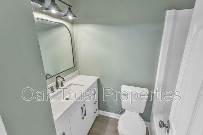 Building Photo - 107 Willow Ct