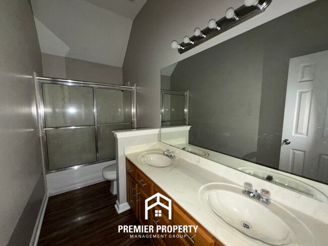 Building Photo - 6351 Oak Walk Ln