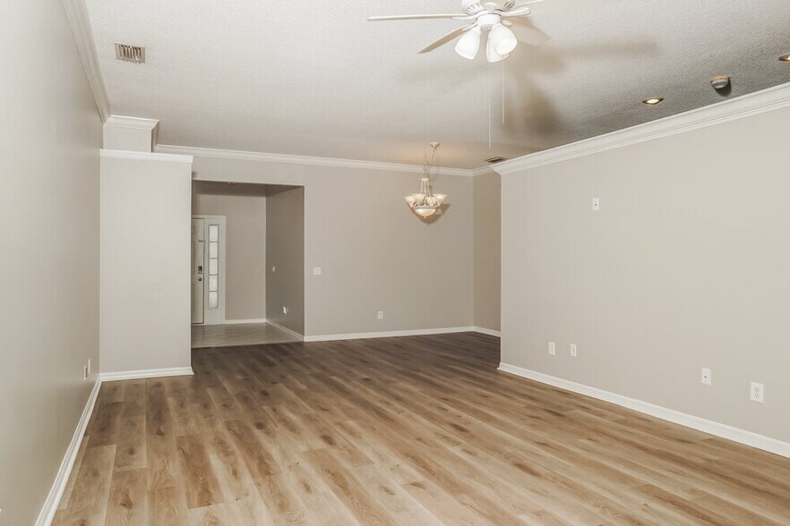 Building Photo - 304 Fareham Dr