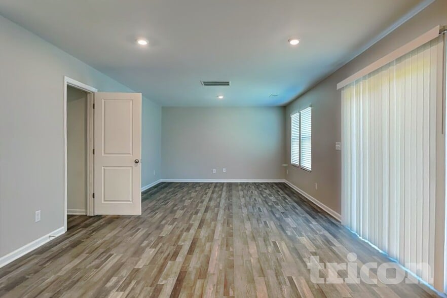 Building Photo - 210 Coventry Ct
