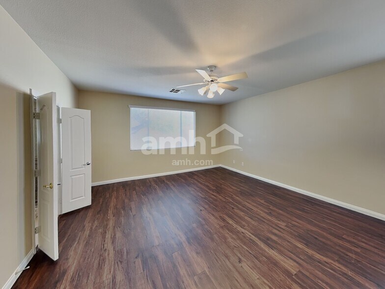 Building Photo - 903 Golden Poppy St