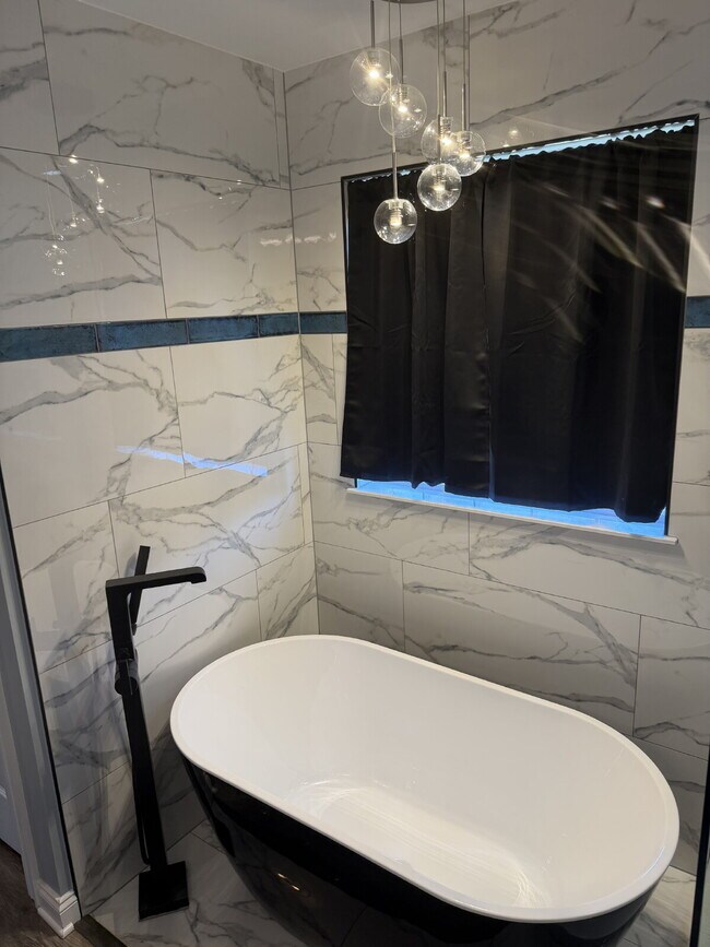 Building Photo - "Spacious 4-Bedroom Pool Home in Crestview!"