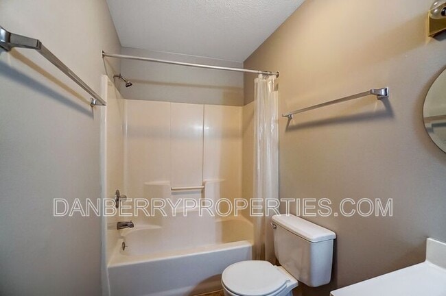 Building Photo - 3602 Willow Run Dr