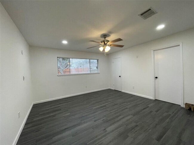 Building Photo - 12034 Tanager St