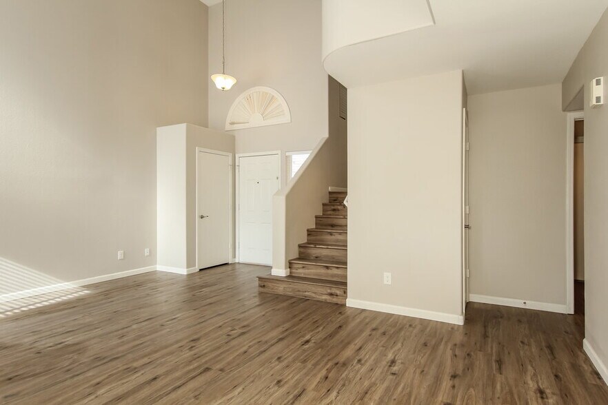 Building Photo - 1249 E Angela Dr