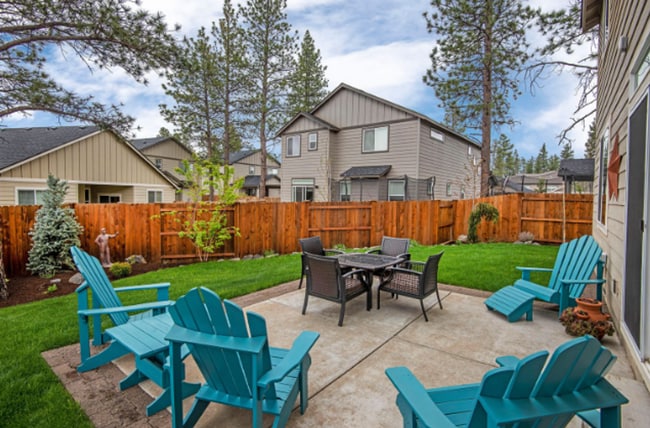 Building Photo - Modern 4-bdr with two Master Suites & Moun...