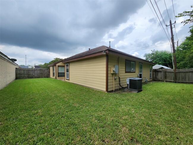 Building Photo - 8534 Dawnridge Dr