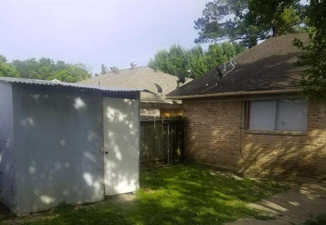 Building Photo - 9330 Tooley Dr