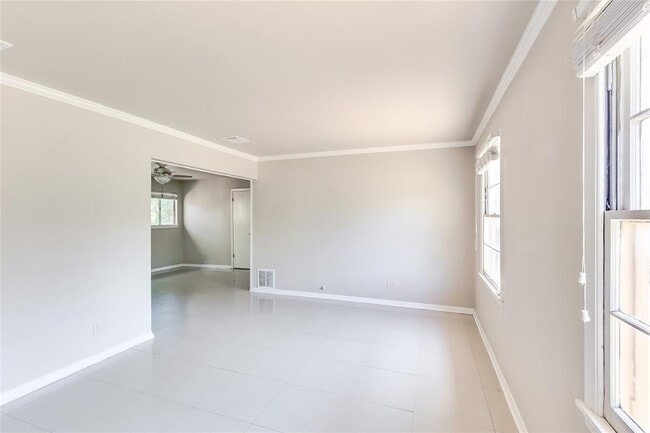 Building Photo - 501 Krebs Ln