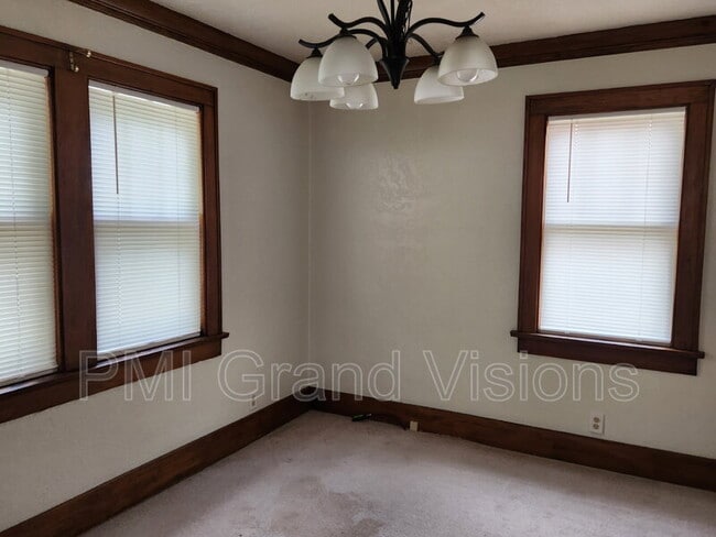 Building Photo - 303 E Kellar Ln