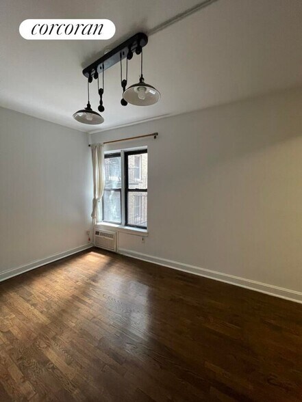 Building Photo - 4 W 101st St