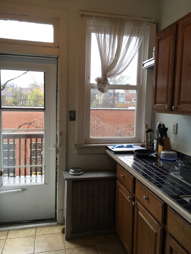 Building Photo - 2318 Eldridge St