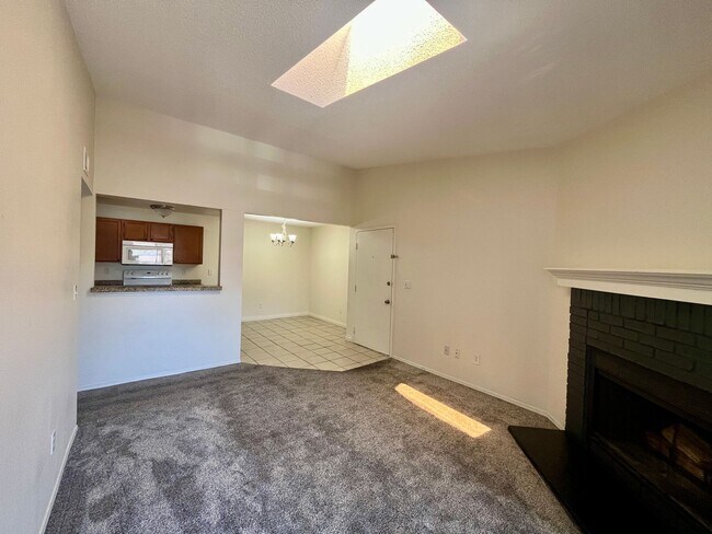 Building Photo - ** Move in Special ** 2 Bed 1 Bath Washer/...