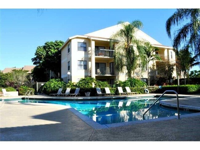Building Photo - Awesome Condo just close to Sawgrass