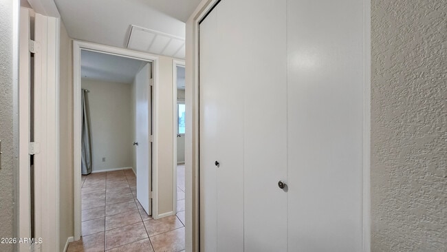 Building Photo - 616 S Hardy Dr