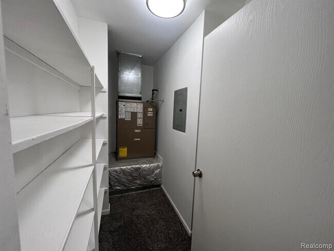 Building Photo - 34633 Clarkson Dr E