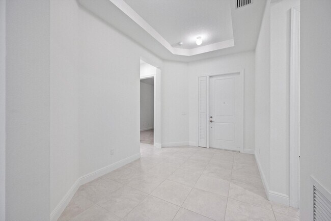 Building Photo - 5546 St Armands Way