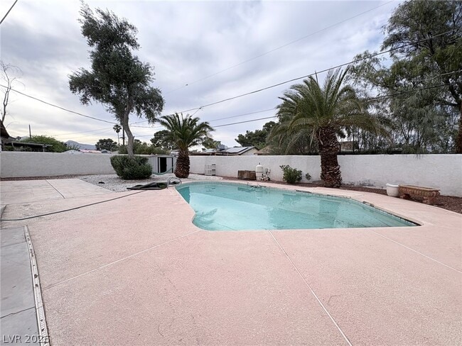 Building Photo - 5504 W Bartlett Ave