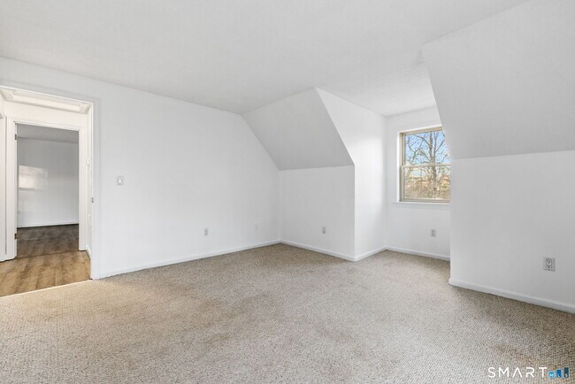 Building Photo - 45 Luchon Rd