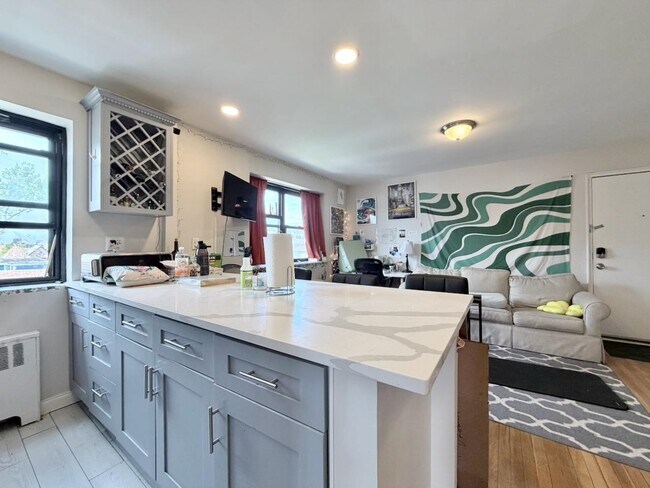 Building Photo - 165 Vroom St