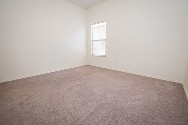 Building Photo - Great Open Floor Plan 3 Bedroom, 2 Bath, Central A/C in Holiday Subdivision!
