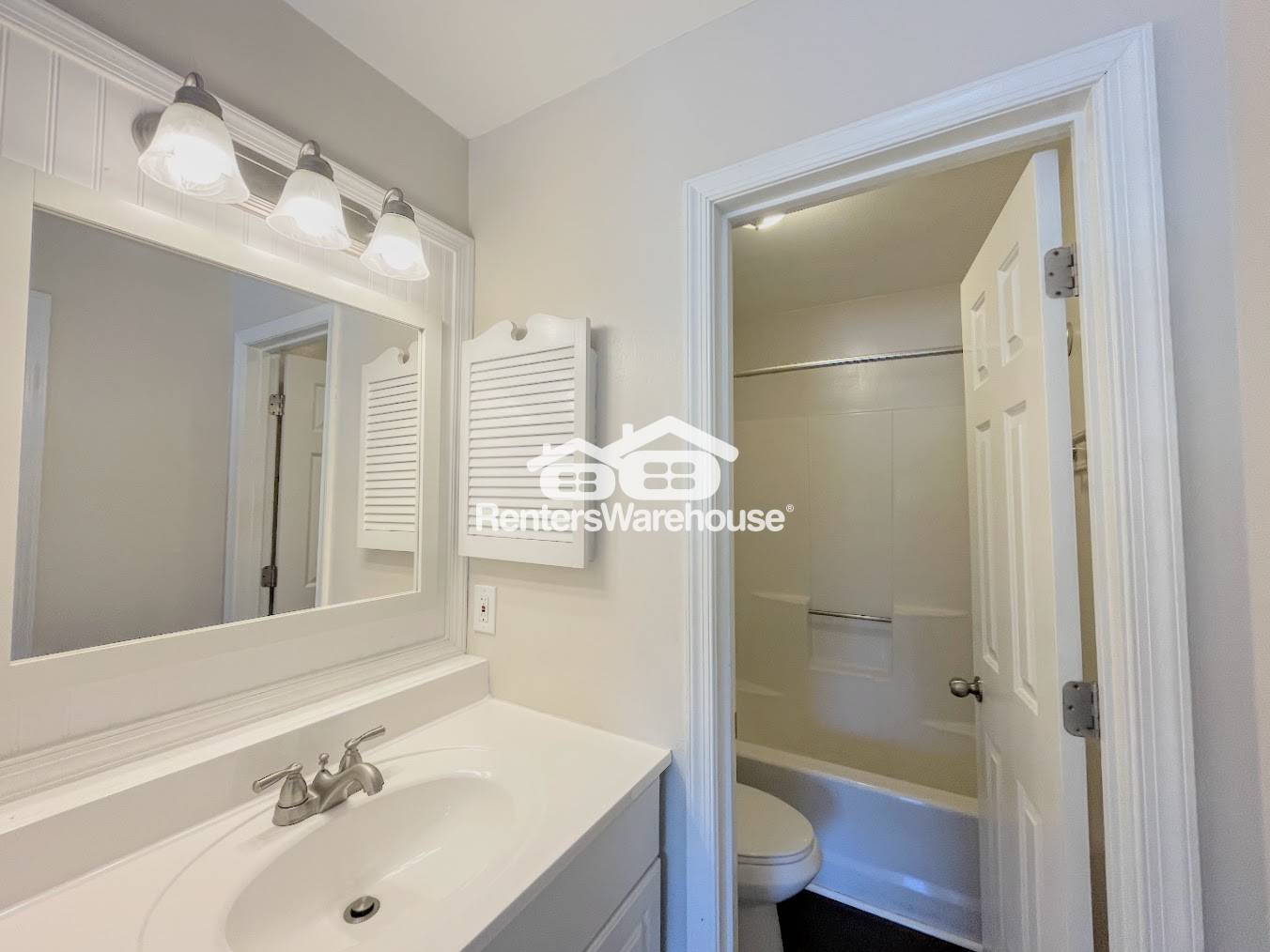 Building Photo - 447 San Roman Dr