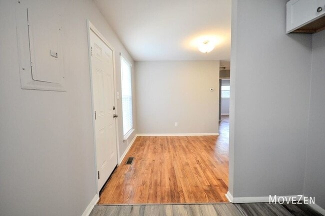 Building Photo - 708 Hadley Rd