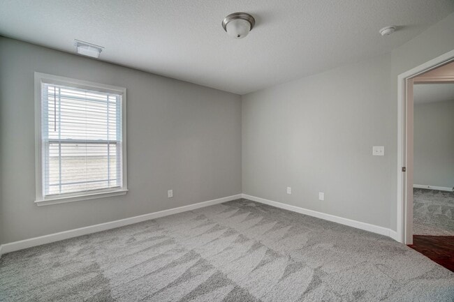 Building Photo - 732 Shelburne Ln