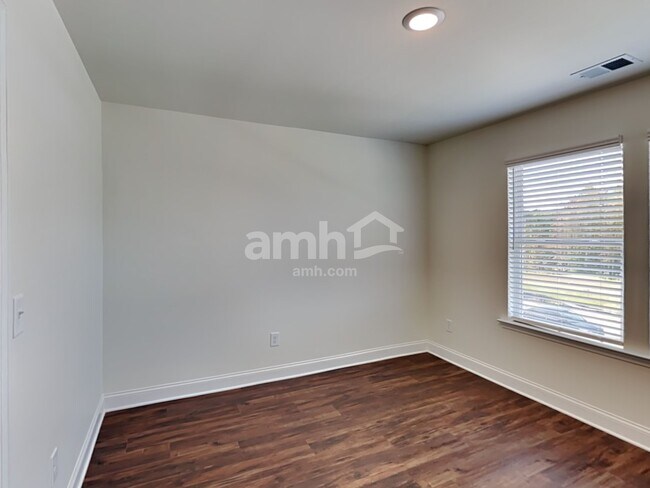 Building Photo - 180 Pecan Dr