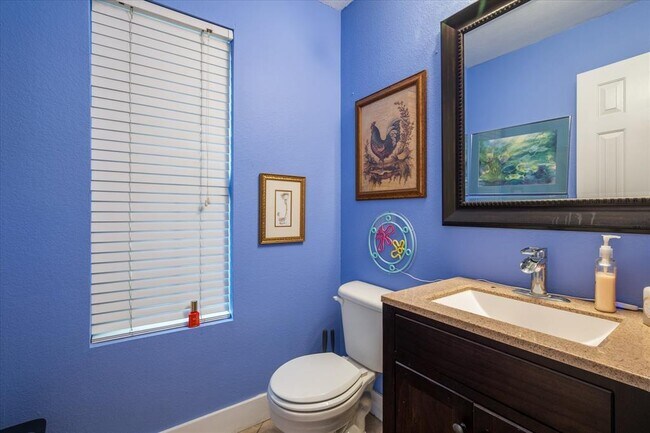 Building Photo - 922 Satellite View