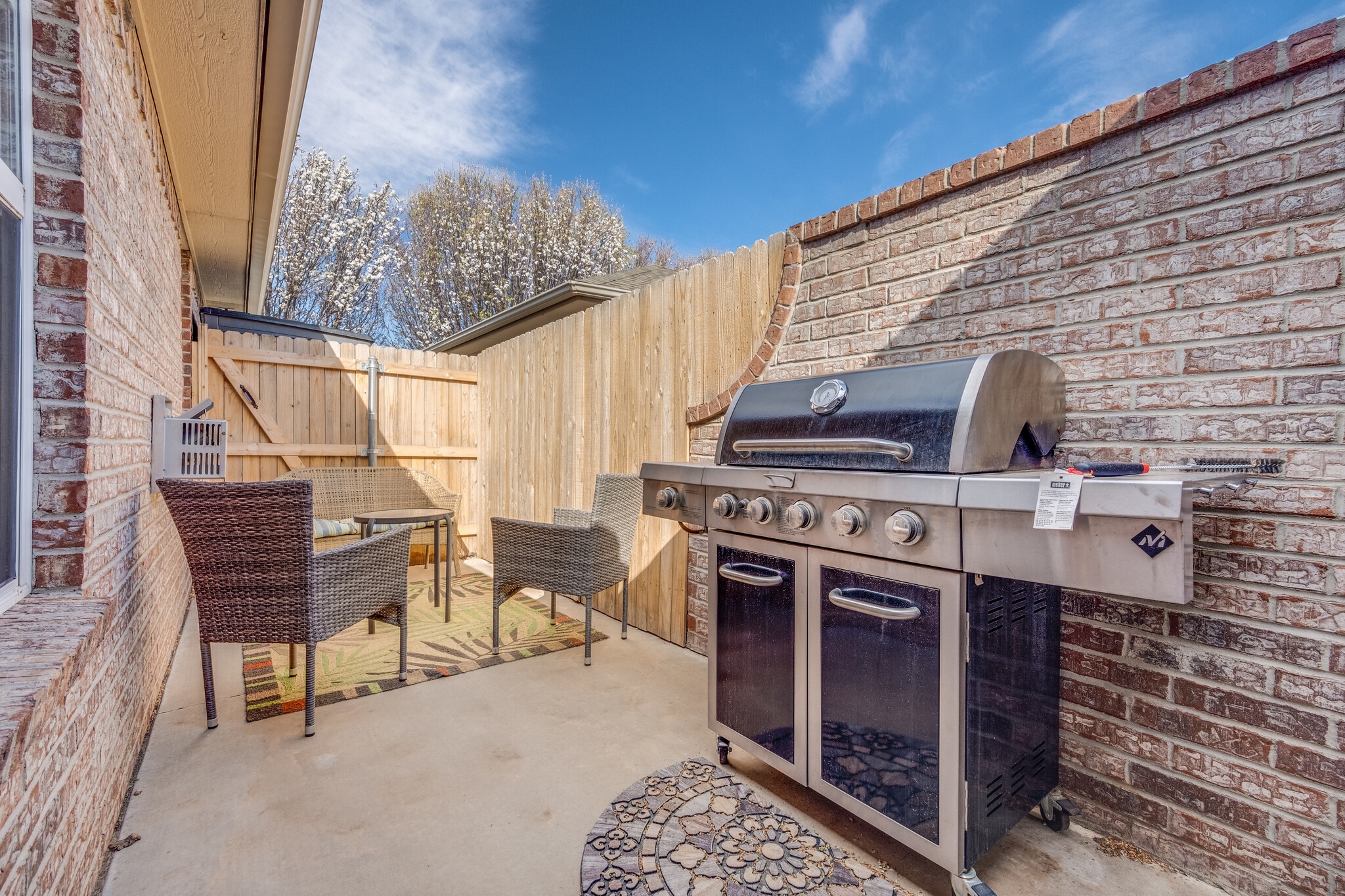 Patio with privacy fence - 4527 Ida Louise Ct