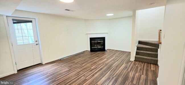 Building Photo - 6008 Raina Dr