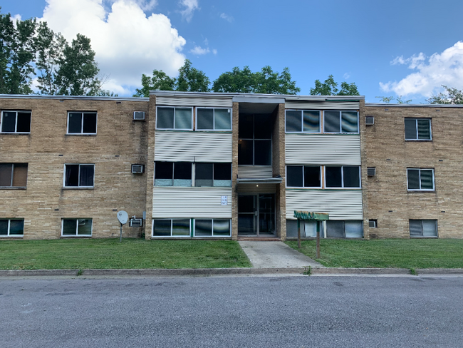 Building Photo - 554 West Ave