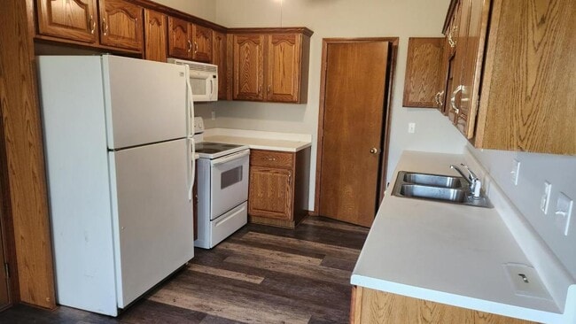 Building Photo - 1811 Miller Dr