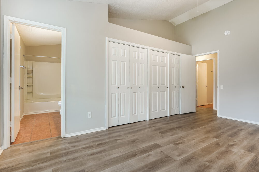 Building Photo - 4653 Feathercrest Dr
