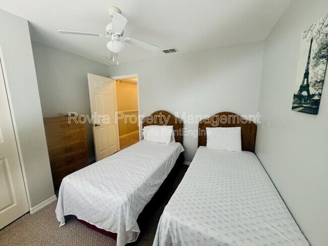 Building Photo - 4000 Venetian Bay Dr