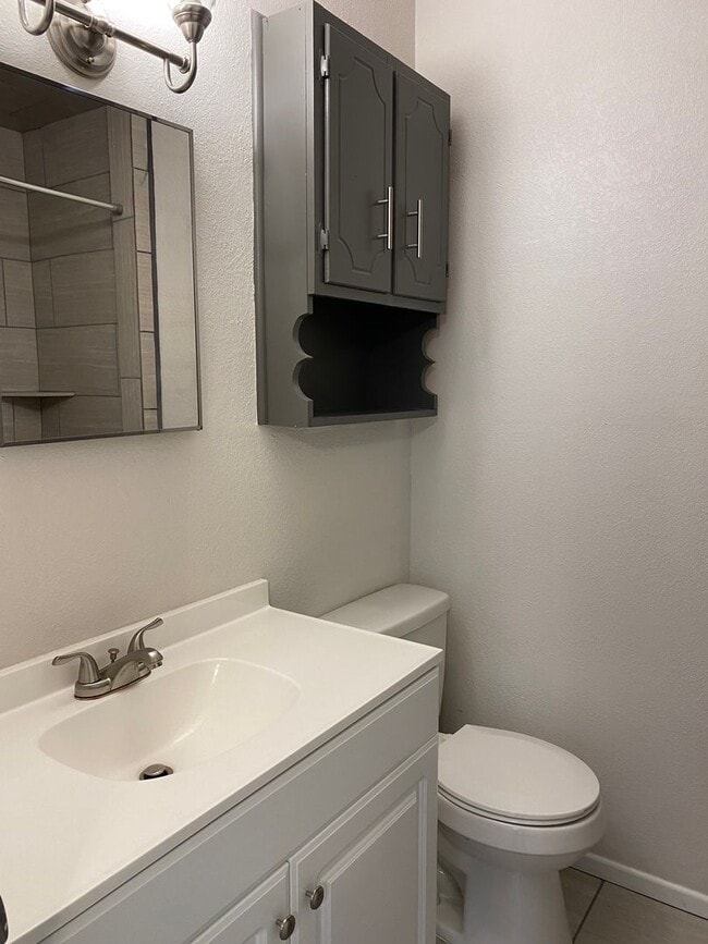 Building Photo - Great Home with lots of updates