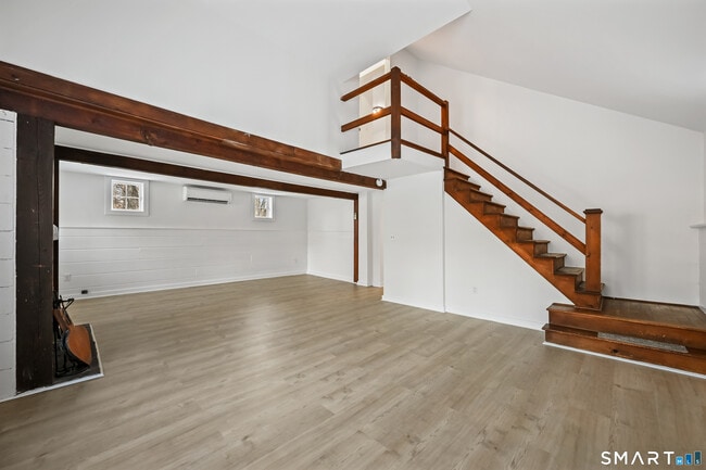 Building Photo - 99 Ramapoo Rd