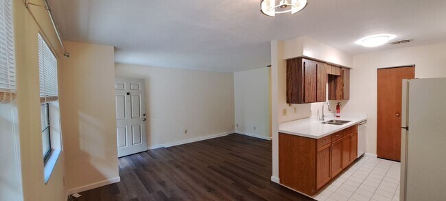 Building Photo - DANIT1715