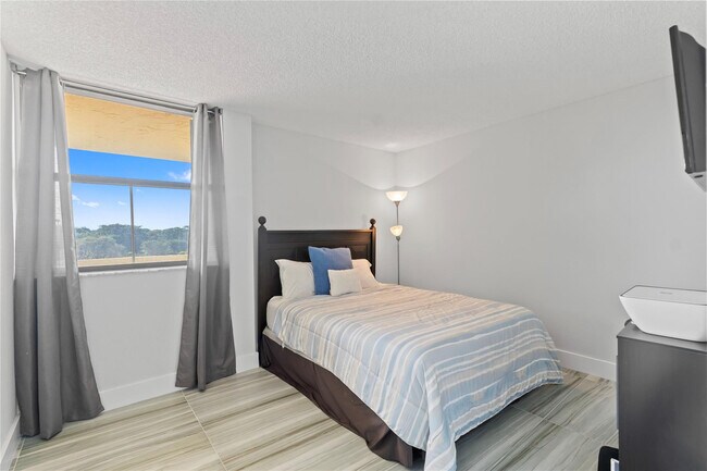 Building Photo - 1850 Homewood Blvd