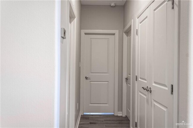 Building Photo - 21 Chalk Rdg Dr