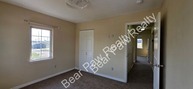 Building Photo - 322 Hacienda Ct