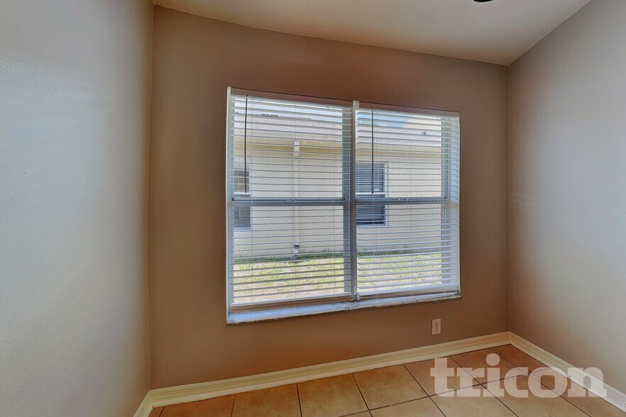 Building Photo - 6816 Monarch Park Dr