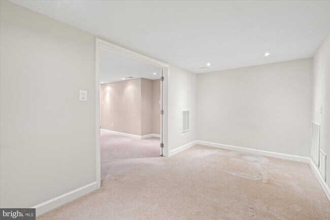 Building Photo - 4905 Dorset Ave