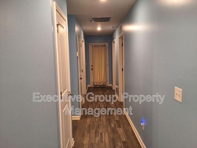 Building Photo - 101 Kestrel Ct