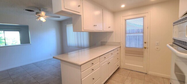 Building Photo - Single Family Home - 4 Bedrooms + 2 Baths....