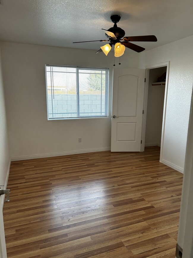 1st bedroom - 9132 Mendiburu Rd